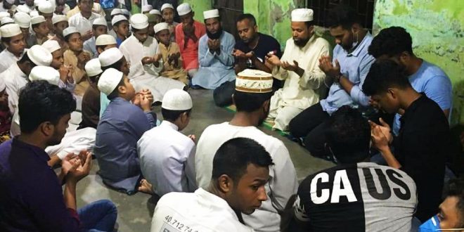 জাতীয় শোক দিবস উপলক্ষে ডেমরায় ছাত্রলীগের মিলাদ মাহফিল ওমাদ্রাসা ছাত্রদের গনভোজ 